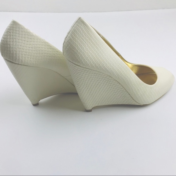 🌟Colin Stuart Peep Toe Wedge in Cream 🌟 - Picture 11 of 12